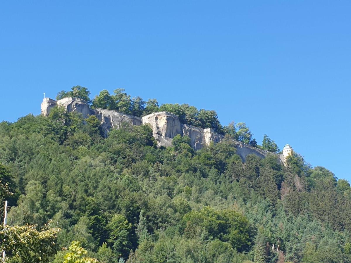 Saechsische-Schweiz-Ferienhaus-Wohnung-2-Mit-Hervorragendem-Panoramablick-Ueber-Das-Elbtal Konigstein an der Elbe Bagian luar foto