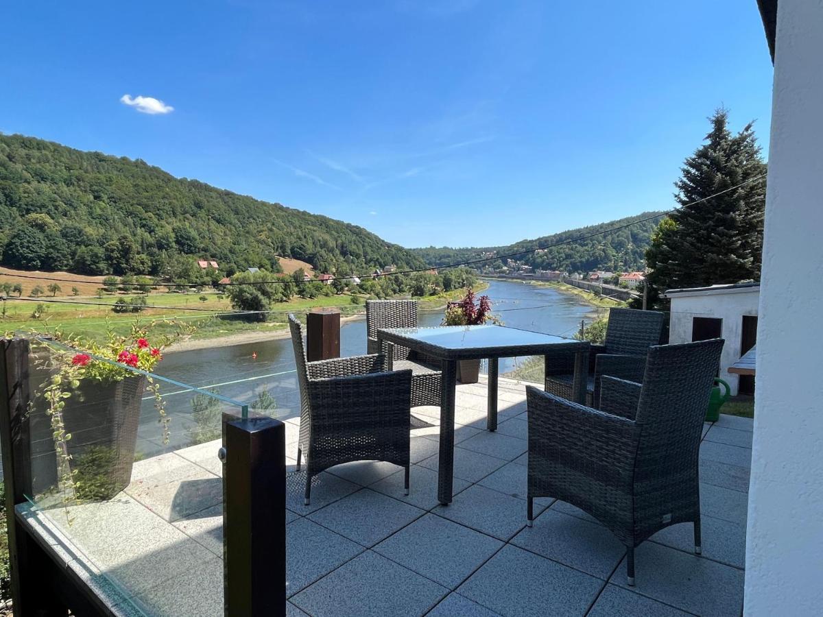 Saechsische-Schweiz-Ferienhaus-Wohnung-2-Mit-Hervorragendem-Panoramablick-Ueber-Das-Elbtal Konigstein an der Elbe Bagian luar foto